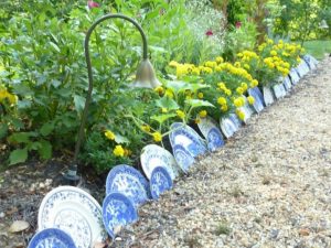 17 simple and cheap garden edging ideas for your garden (10) ITRZDZZ