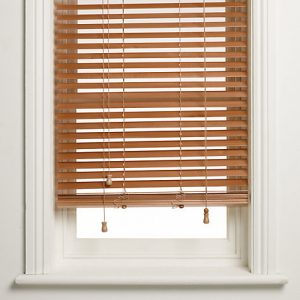 an overview of wooden venetian blinds OGUMOYY