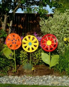 hubcaps! crazy cool fun flowers out of road kill! #diy garden decor WEYEXMT