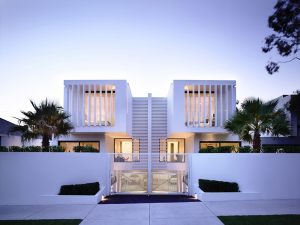 modern house designs white facade at the sunset JVXOHJO