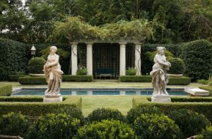 point in displaying garden statues - symmetry KBLQOCS