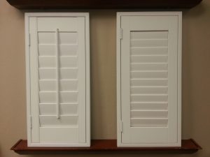 window shutters plantation shutter standard tilt bar next to a clearview hidden tilt ODTMHHW