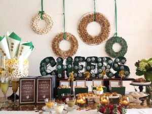 25 indoor christmas decorating ideas | hgtv IBHAXMC