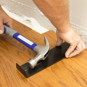 Engineered floor inserting the last row of boards BPRIMZN