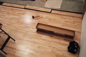 Floating laminate floor how to lay a wood floating laminate floor CPZIFAC