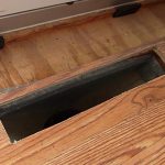 Floating laminate floor installing around a vent. JUWYHCO