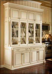 Dining Room Hutches - KraftMaid Cabinetry