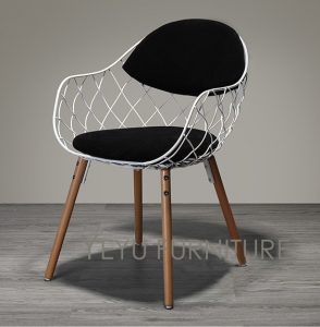 Minimalist Modern Design Metal Steel Wire Chair with Solid Wooden