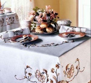 How to: table cloth linens tablecloth care | The Old Farmer's Almanac