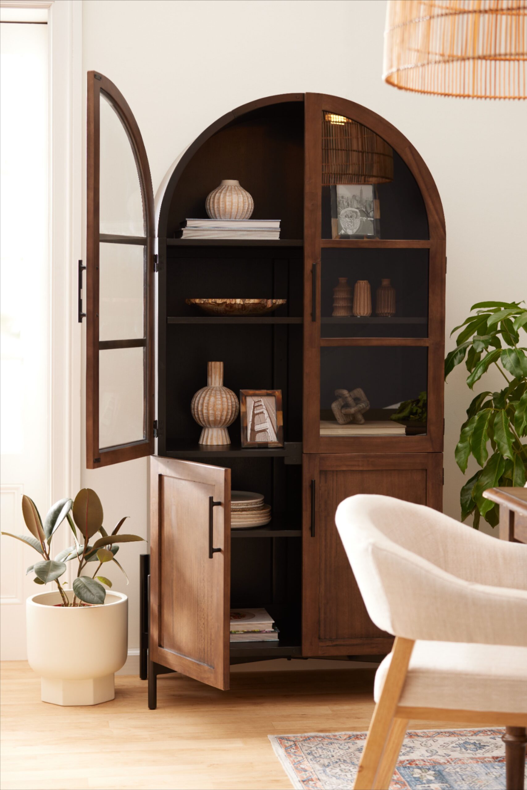 Maximizing Storage Space with a Hutch