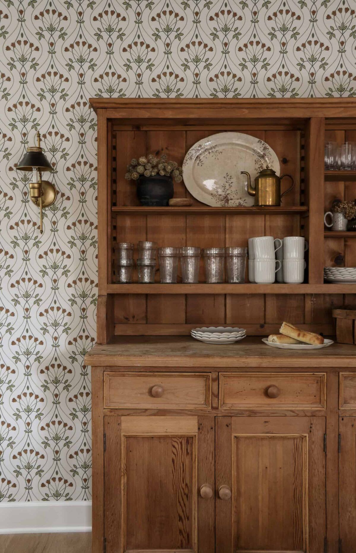 How to Make the Most of Your Dining Hutch