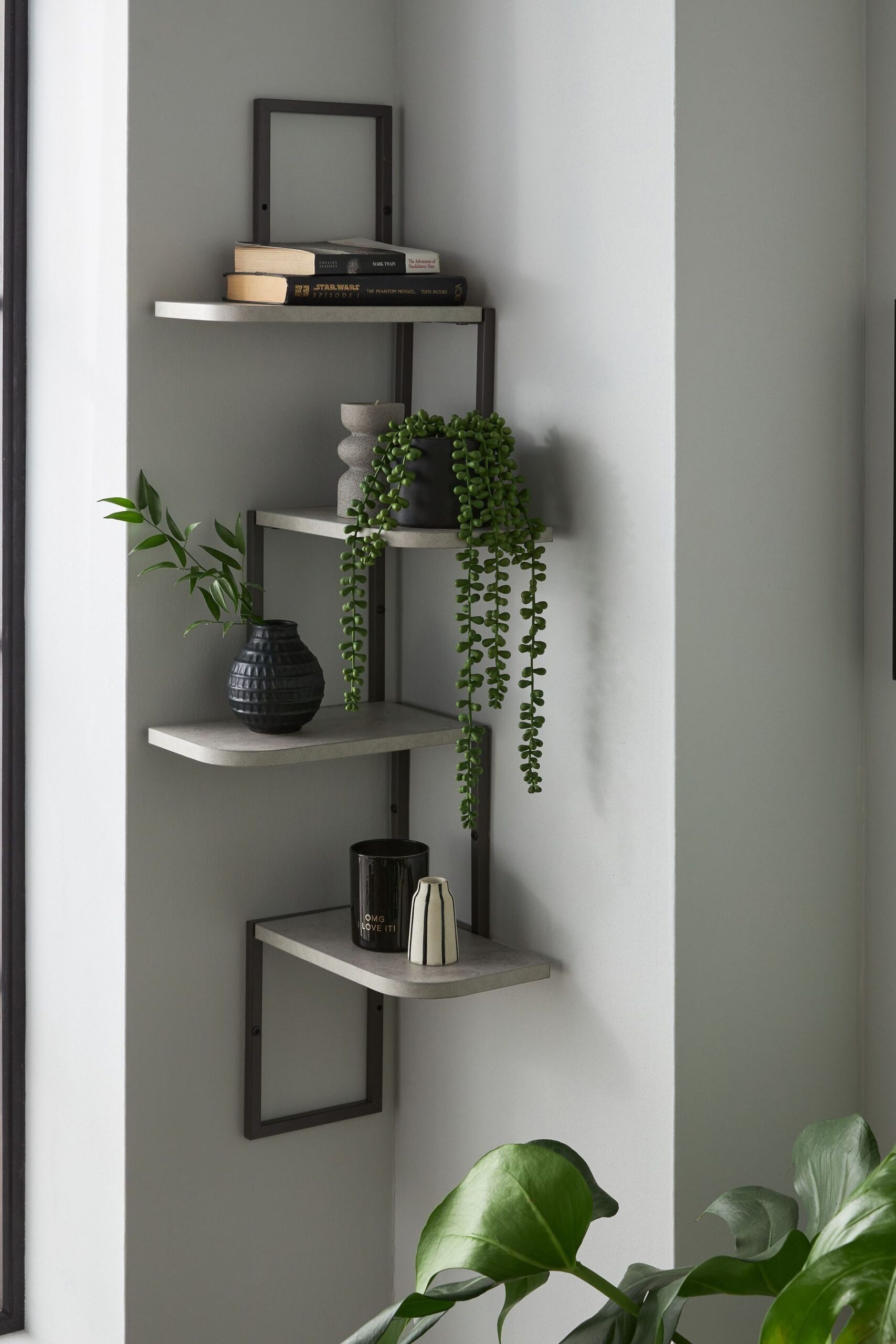 Maximizing Space: Bathroom Shelves Ideas