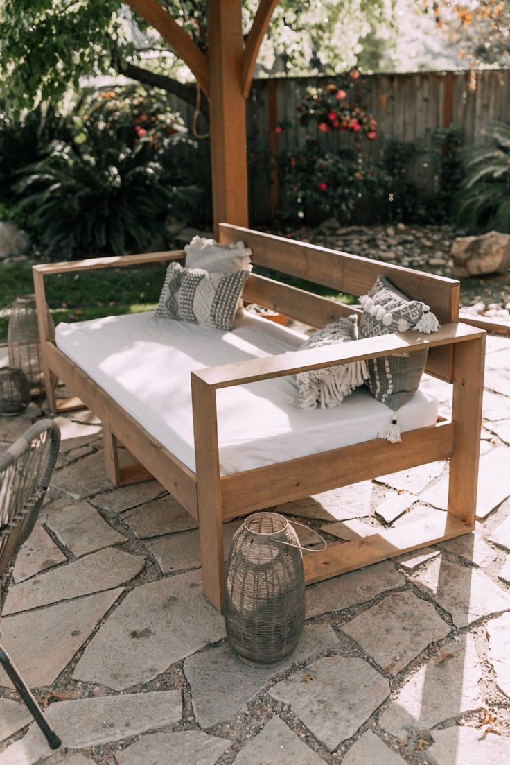 The Ultimate Guide to Outdoor Daybeds