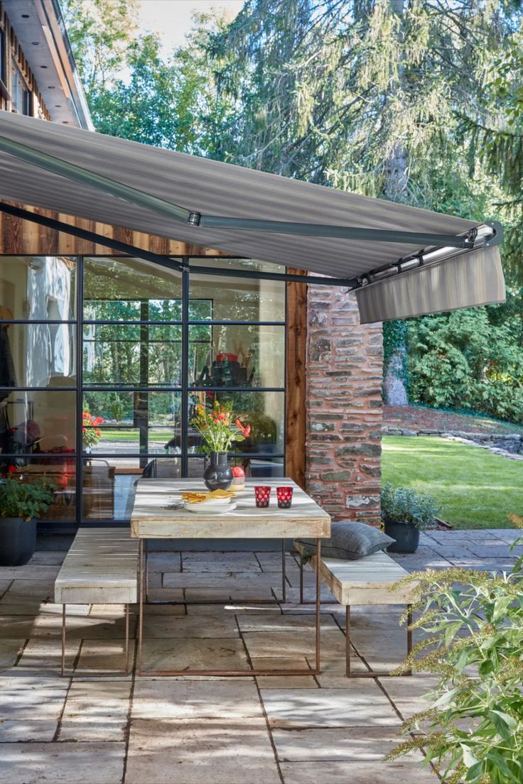 The Benefits of Retractable Awnings