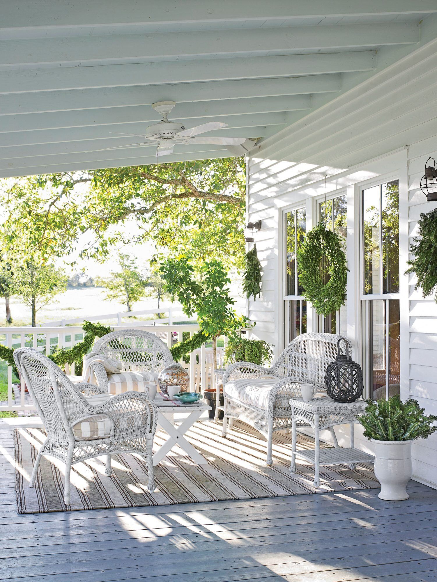 Essential Front Porch Furniture Pieces