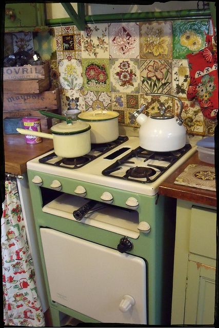 1713860829_vintage-kitchen.jpg