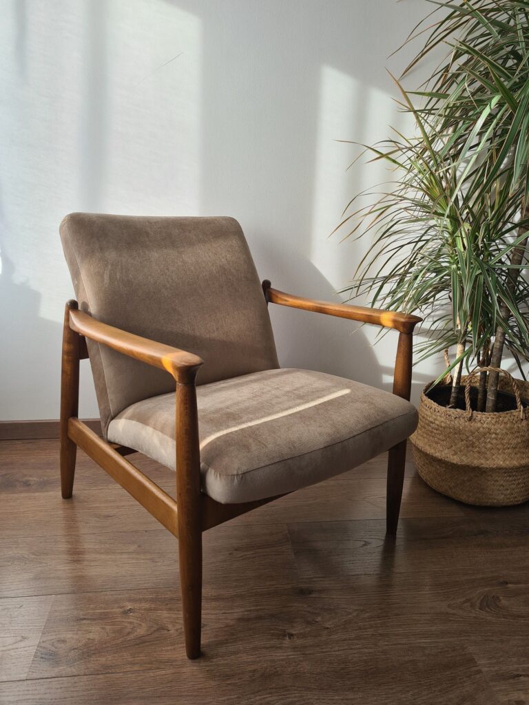 1713861510_wooden-armchair.jpg