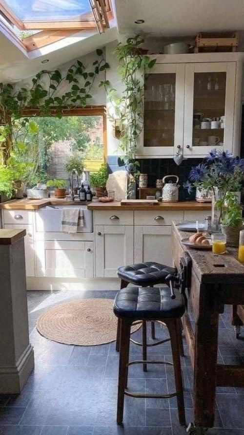 1713877917_small-kitchen-tables.jpg