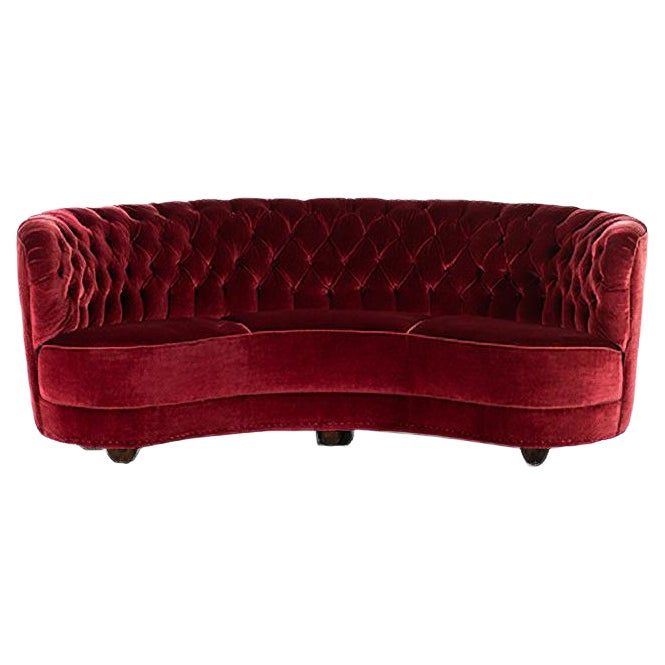 The Ultimate Guide to Curved Sofas for
Your Living Room