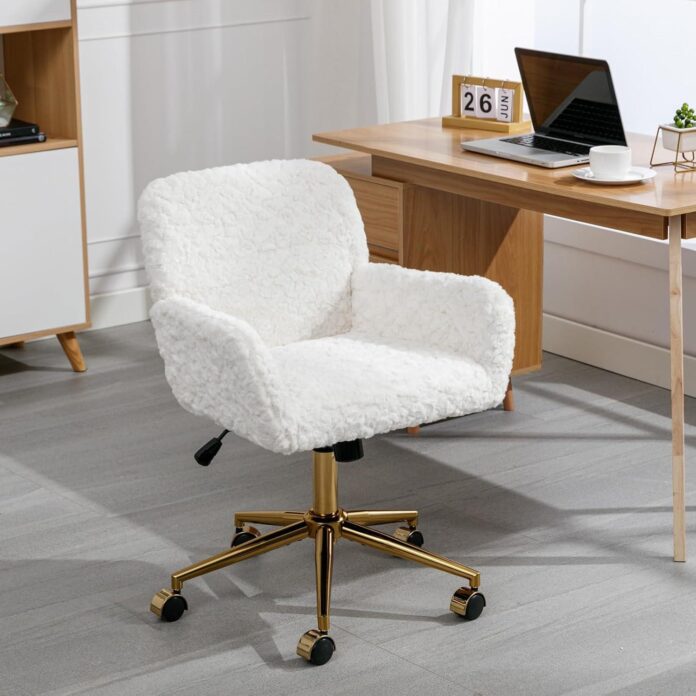 Cozy Meets Chic: Our Take on the HomVent Faux Fur Desk Chair