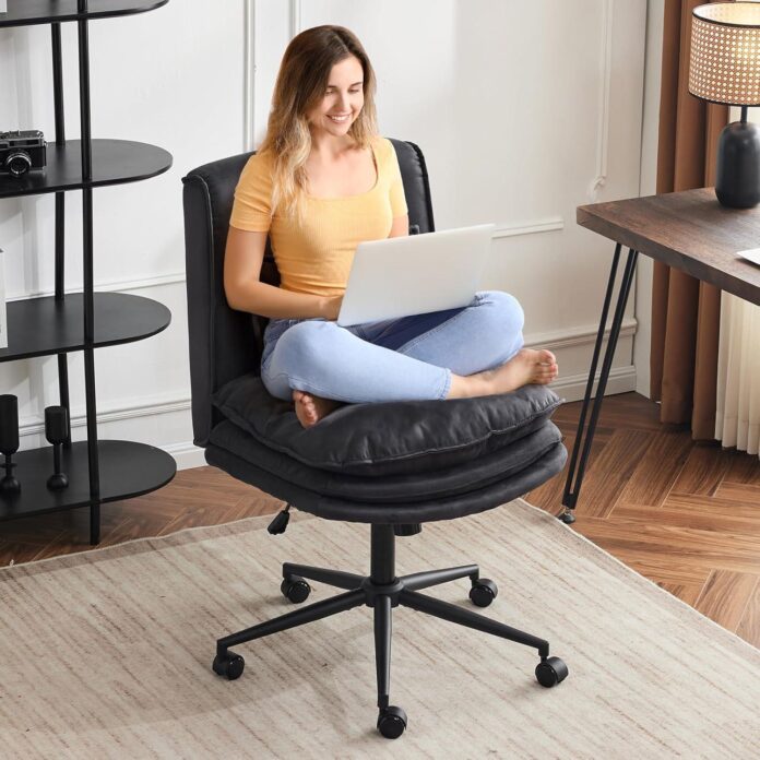 Our Take on the VINGLI Cloud Chair: Comfort Meets Sleek Design