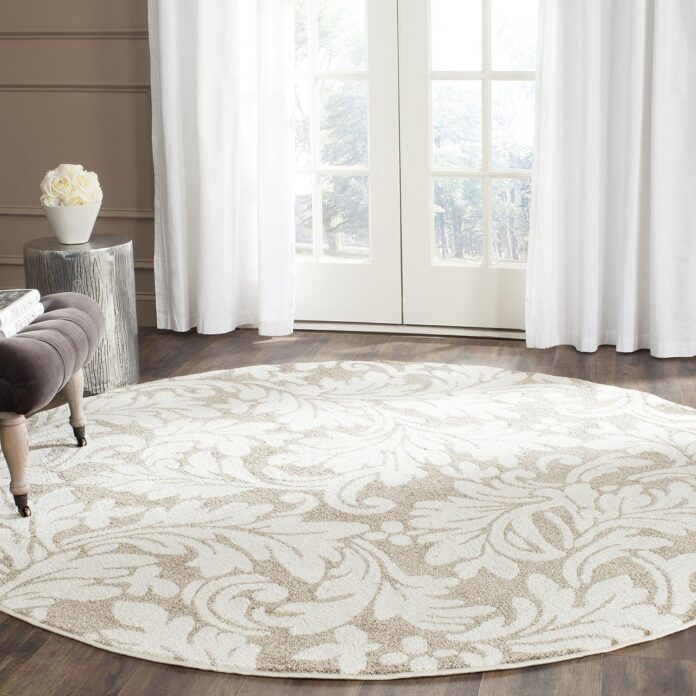 Why We Love the SAFAVIEH Amherst Rug for Busy Living Spaces