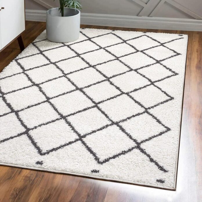 Why We Love the JONATHAN Y Moroccan Diamond Shag Rug
