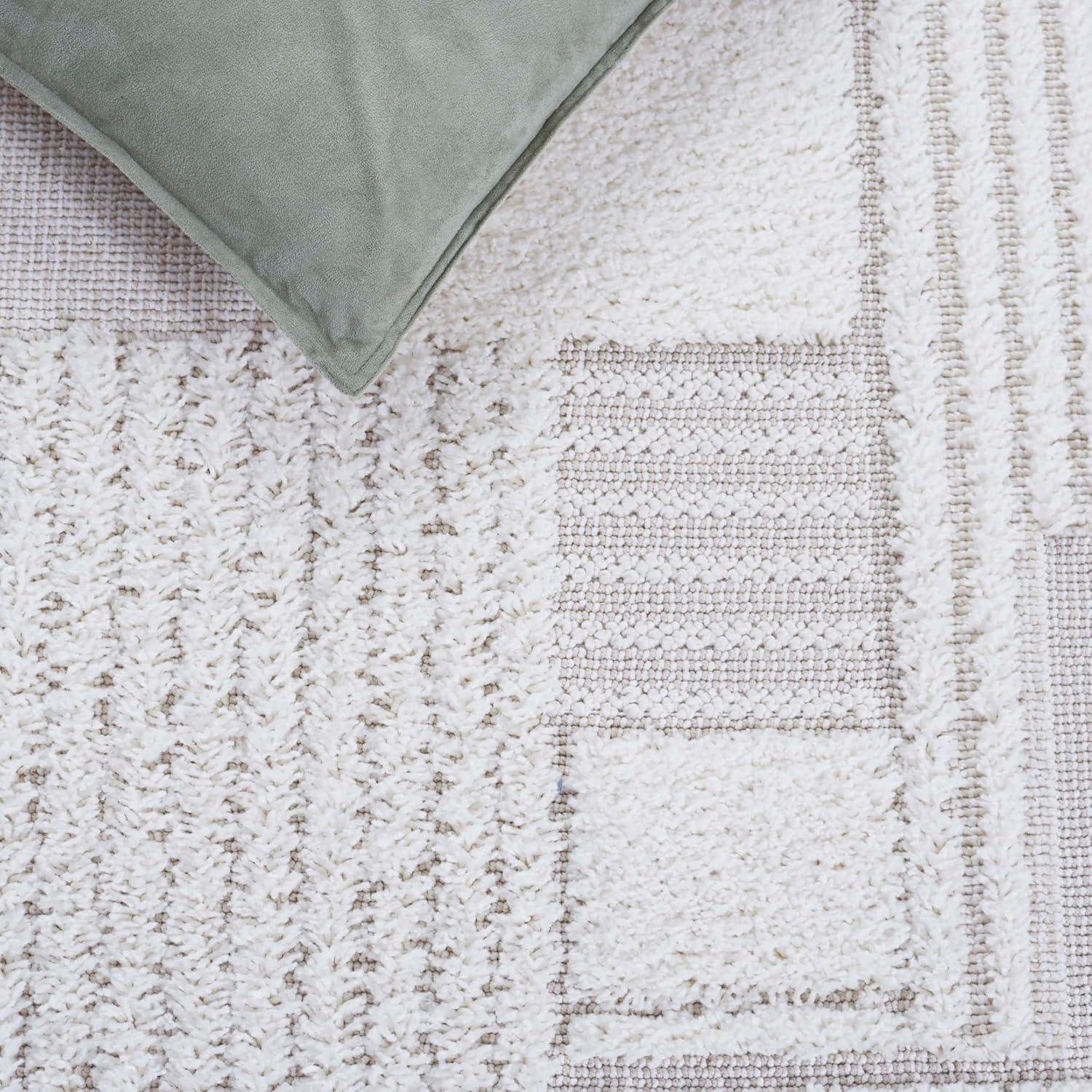 Why We​ Love the SAFAVIEH Trends Rug: Cozy, Stylish & Easy Care