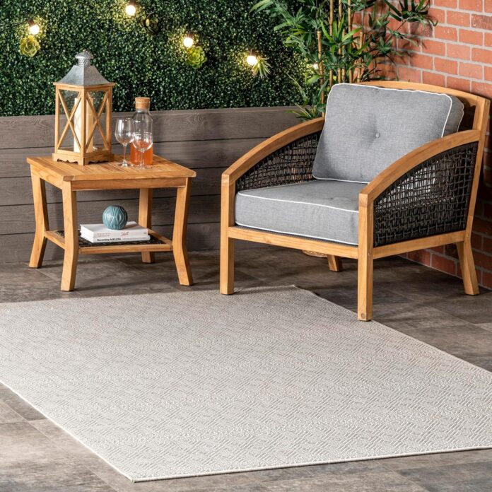 Why We Love the nuLOOM Paloma Grey Outdoor Rug