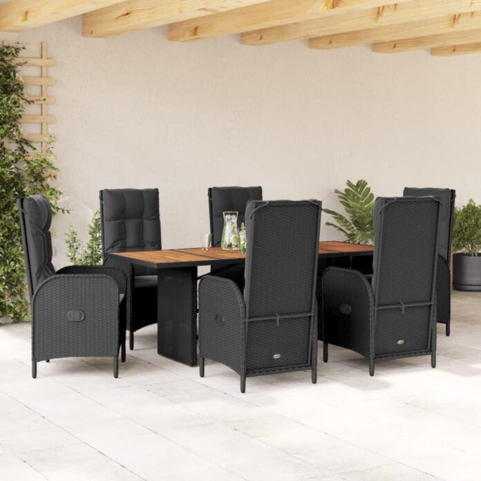 Spacious Black Poly Rattan Set For Relaxed Outdoor Dining
