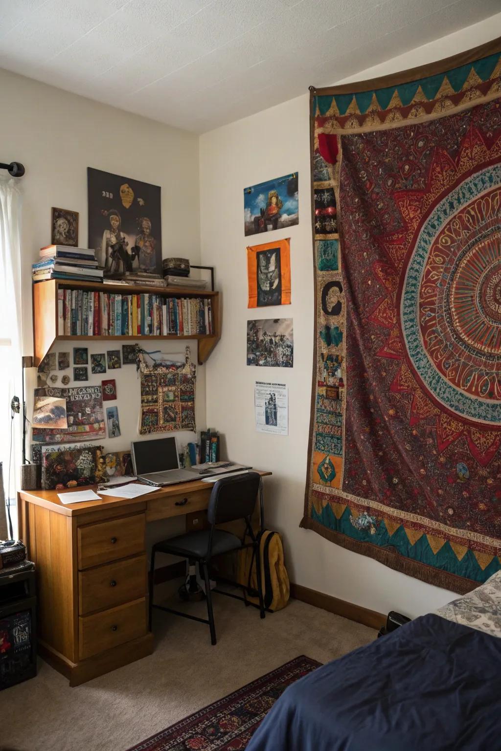 A versatile fabric wall hanging adds a unique touch to this teen boy’s room.