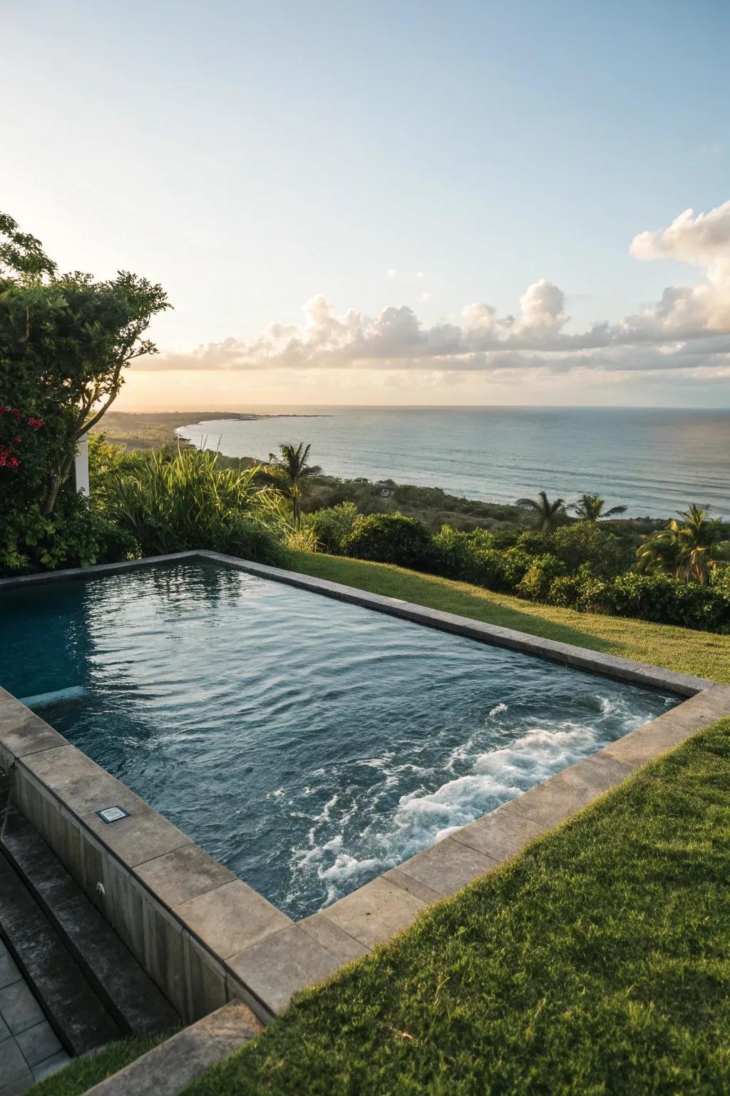 Mini infinity pool offering a stunning view.